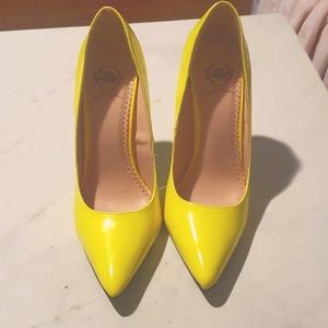 Women's patten leather heels